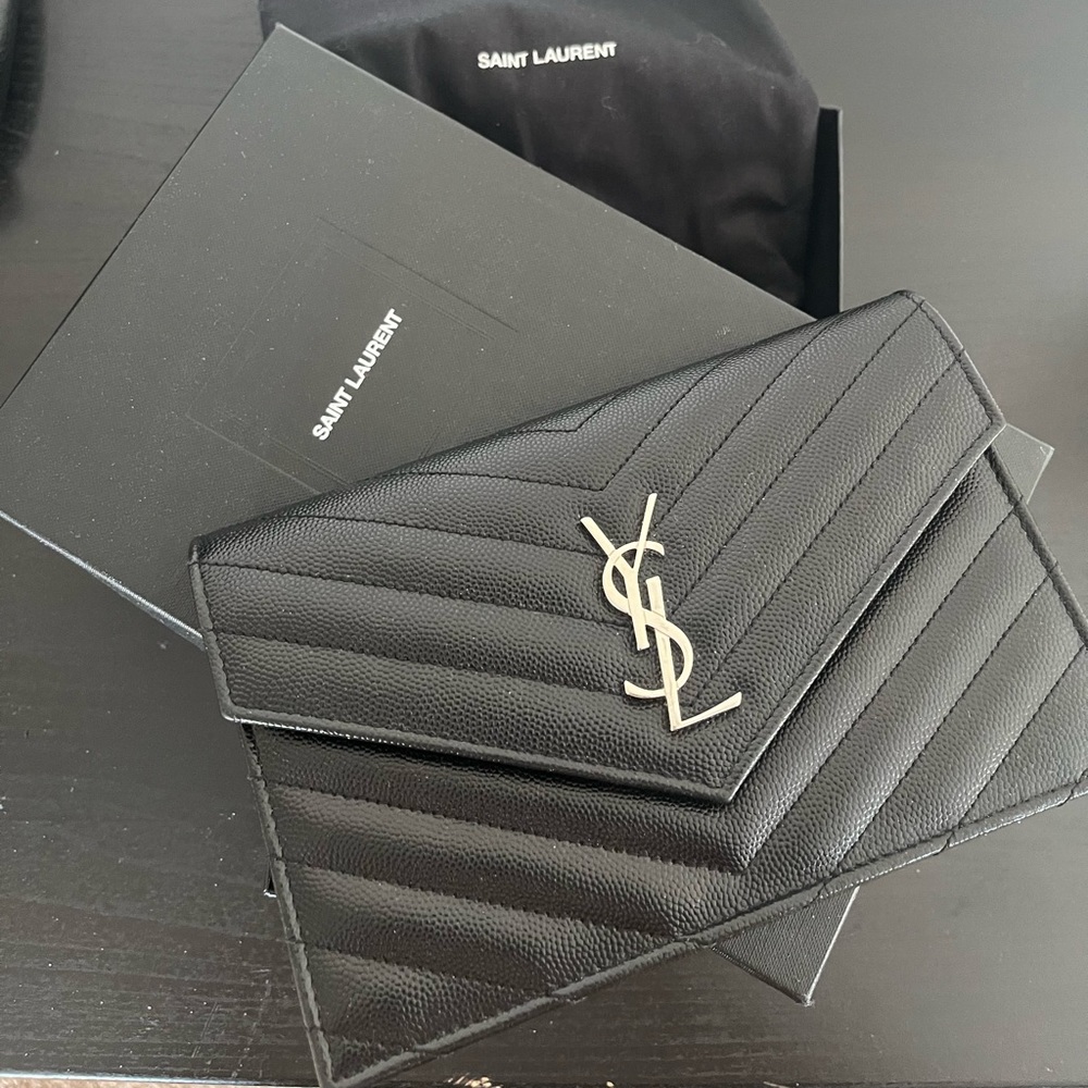 WORN ONCE Authentic YSL Matelassé Envelope Chain Wallet In Grain De Poudre
